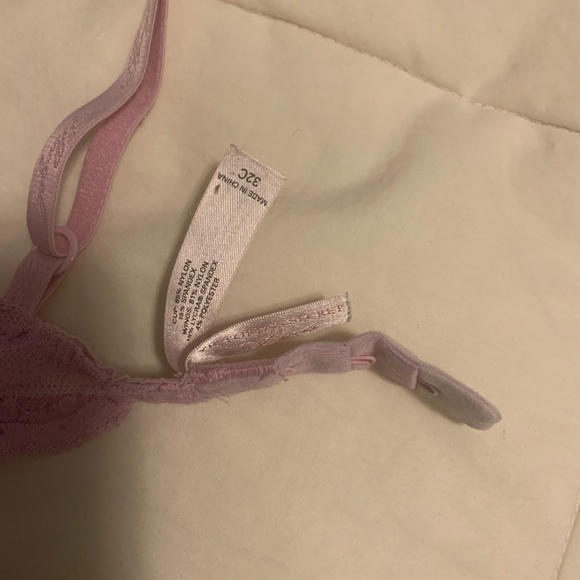 Victoria Secret 32C - Picture 2 of 3